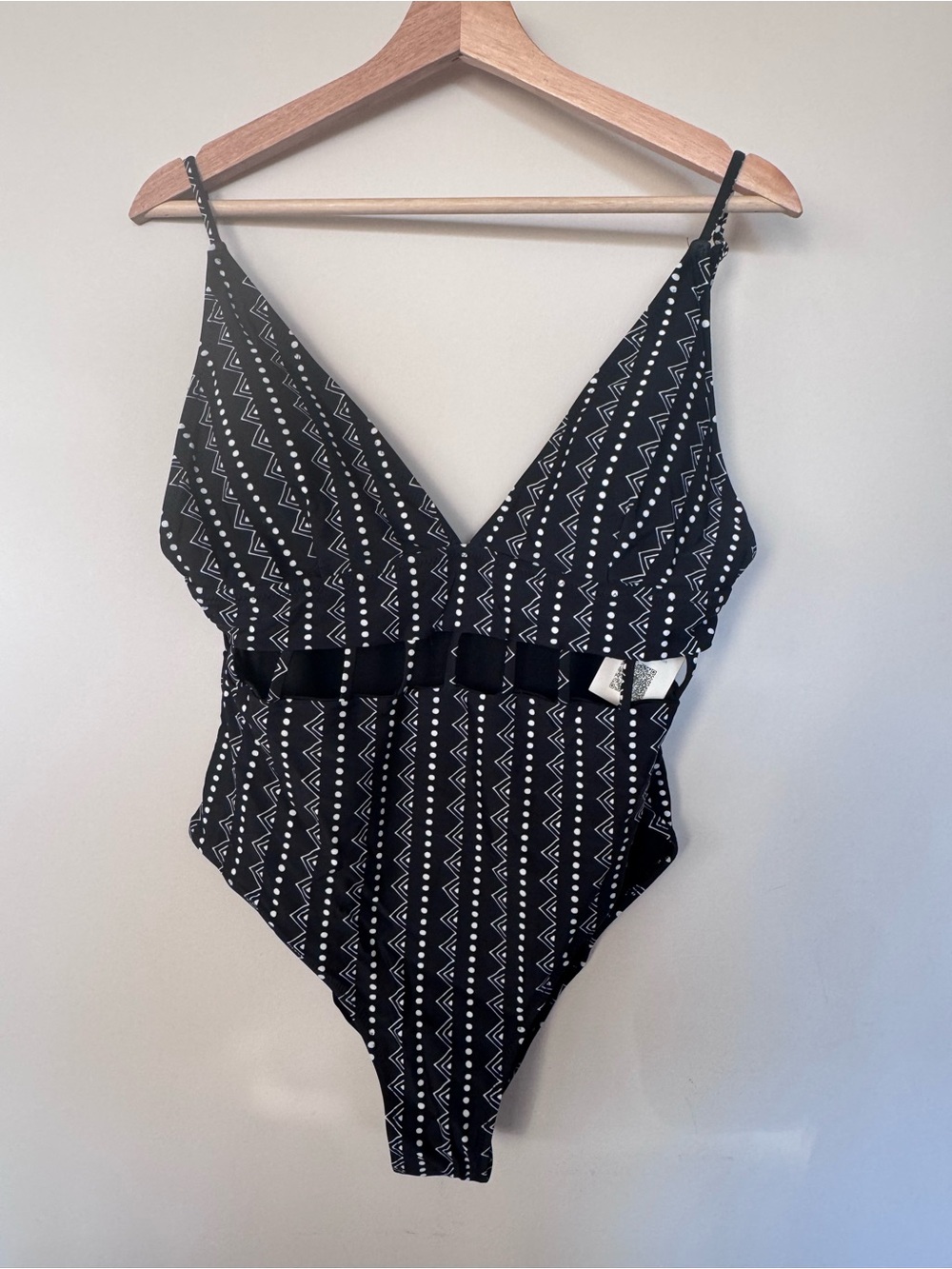 NWT Cupshe Black and White Aztec-Print One-Piece Swimsuit Size XXL